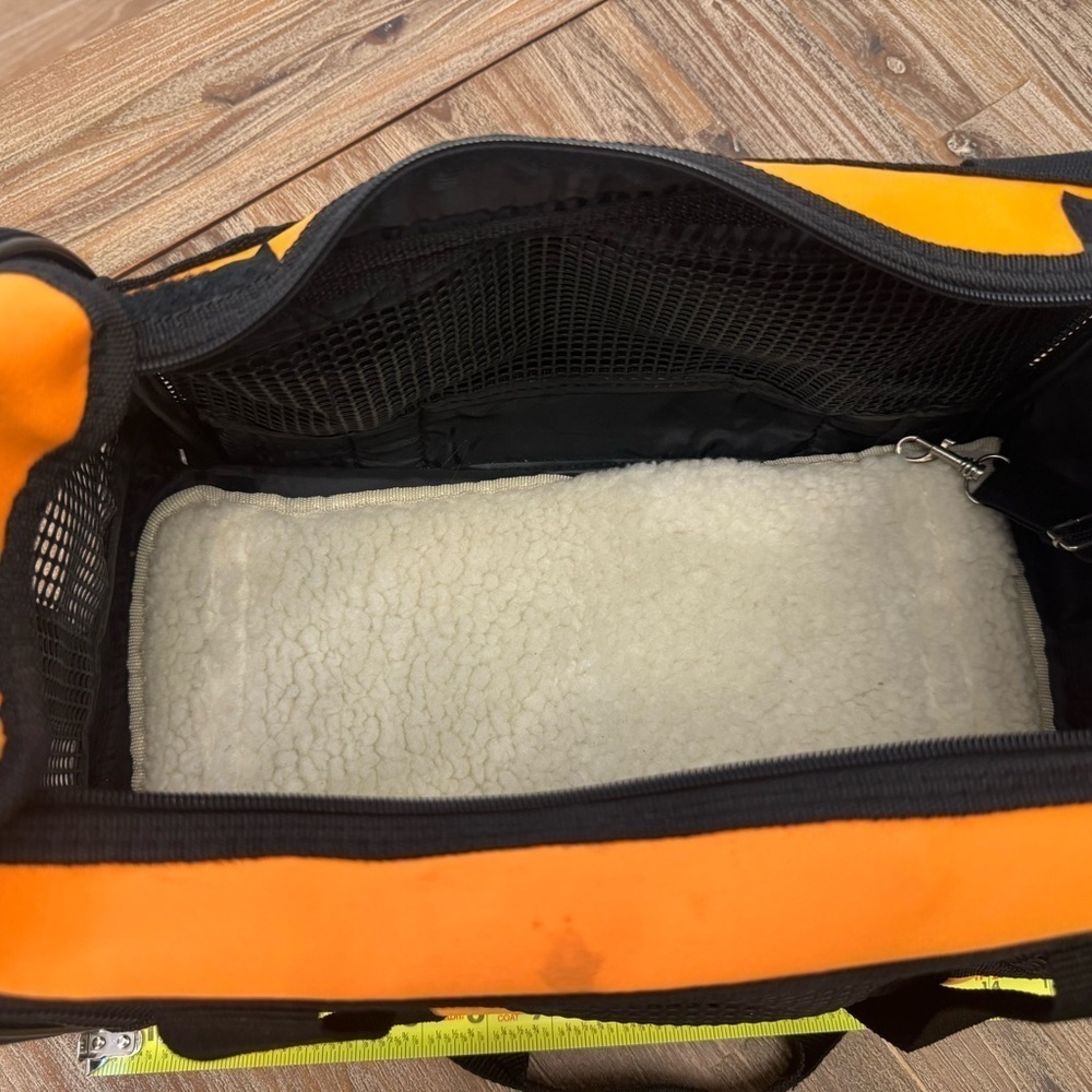 Pet travel carrier. Airline perfect great condition small. - Picture 6 of 10